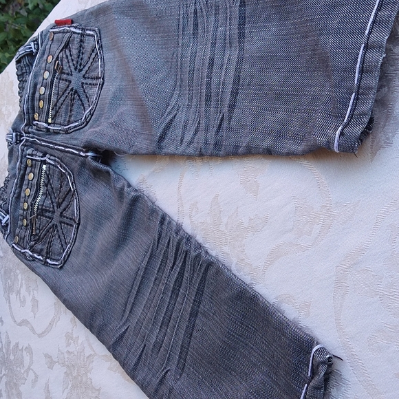3T: GS115 VINTAGE DENIM: DISTRESSED JEANS - Picture 3 of 9